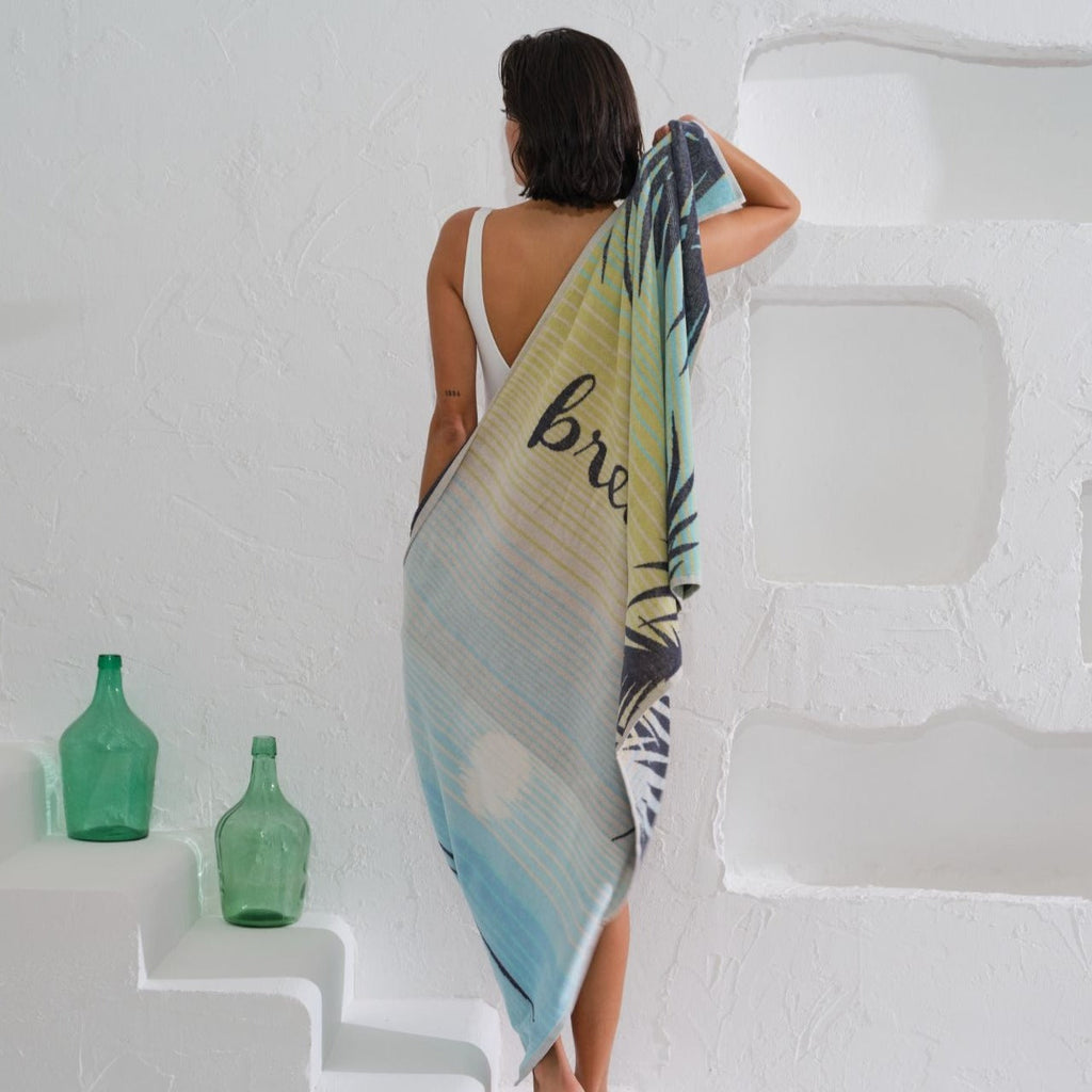 Beach Towel - Breath (Men's) Behind Back