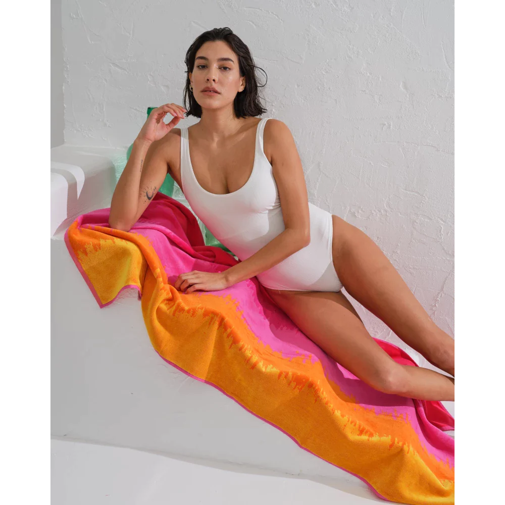 "Experience ultimate comfort and style on the beach with this luxurious  cotton towel featuring a beautiful ombré hot pattern."
